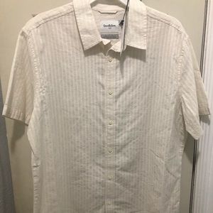 Men’s standard fit short sleeve button up shirt